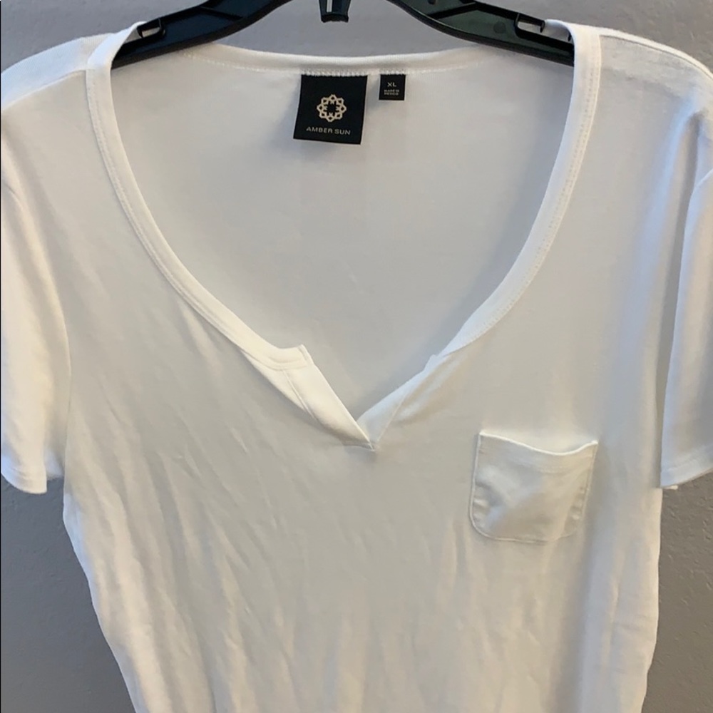 Amber Sun White Short Sleeve Top Shirt EUC - Picture 2 of 3